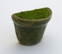 petit vase "demi-rond", vert, avec mousse et herbe