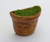 petit vase "demi-rond", marron, avec mousse et herbe